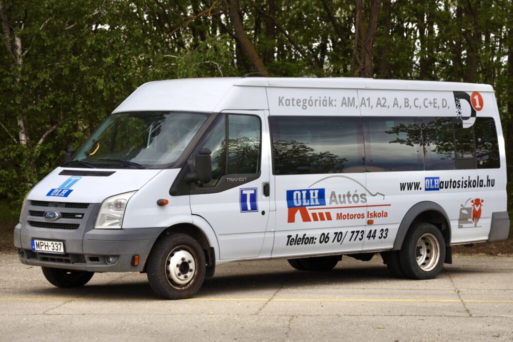 Ford Transit Busz